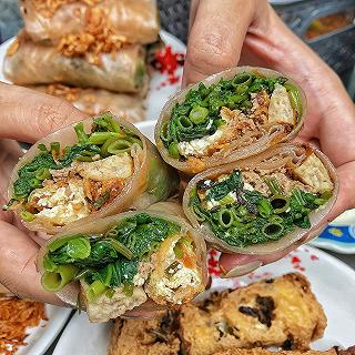 Nhìn có vẻ là "gỏi cuốn" nhưng thật ra là "canh bún" - ngon độc đáo, ăn là ghiền - ảnh 4 nhin co ve la "goi cuon" nhung that ra la "canh bun" - ngon doc dao, an la ghien - anh 4