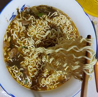 Mì bò nấu dưa chua - ảnh 3 mi bo nau dua chua - anh 3