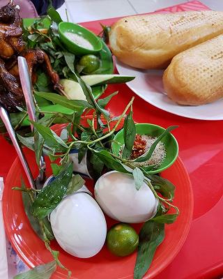 Cút chiên bơ dì năm - ảnh 2 cut chien bo di nam - anh 2