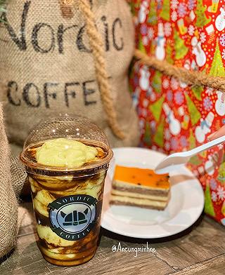 CHIẾC CAFÉ XỊN XÒ HOẠT ĐỘNG 24/24 TỤ TẬP MÙA NOEL - ảnh 4 chiếc café xion xò hoaot doông 24/24 tuo taôp mùa noel - anh 4