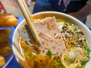 Xì xụp bát bún riêu gánh cô Yến nóng hổi đậm đà - ảnh 6 xi xup bat bun rieu ganh co yen nong hoi dam da - anh 6