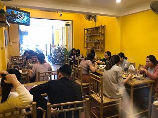 Mẹt cơm gà ăn hả hê - ảnh 1 met com ga an ha he - anh 1