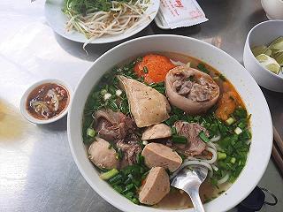 Bún bò A Hùng - ảnh 1 bun bo a hung - anh 1