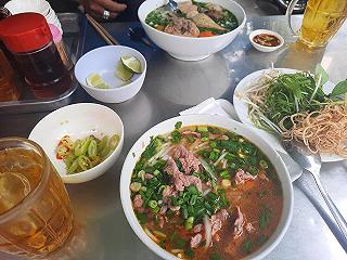Bún bò A Hùng - ảnh 2 bun bo a hung - anh 2