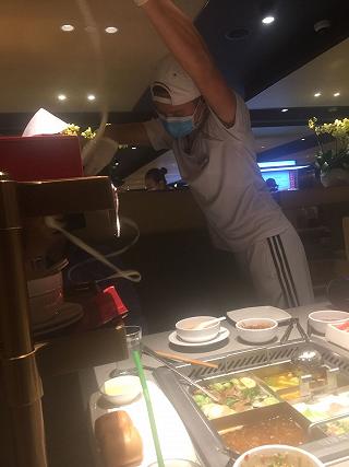 Đi ăn lẩu được phục vụ tận tình chỉ có ở Haidilao - Estella Place, Quận 2 - ảnh 2 di an lau duoc phuc vu tan tinh chi co o haidilao - estella place, quan 2 - anh 2
