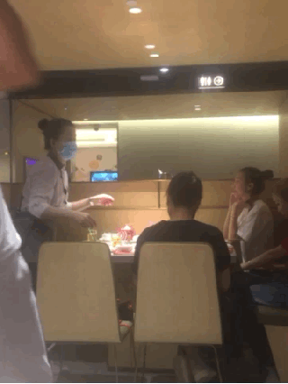 Đi ăn lẩu được phục vụ tận tình chỉ có ở Haidilao - Estella Place, Quận 2 - ảnh 1 di an lau duoc phuc vu tan tinh chi co o haidilao - estella place, quan 2 - anh 1
