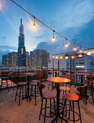 Ngắm toàn cảnh landmark tại VI VI ROOFTOP - ảnh 1 ngam toan canh landmark tai vi vi rooftop - anh 1