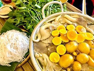 Nắng gắt cũng thèm, mưa to cũng thèm - ảnh 1 nang gat cung them, mua to cung them - anh 1