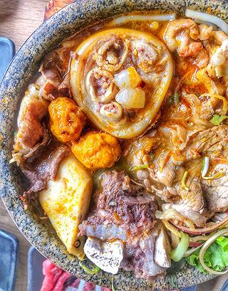 BÚN Bò FULL TOPPING đồng gá : 20k/ phần - BÚN BÒ THỐ ĐÁ : 69k/ phần. Đây là quán “BÚN BÒ CÔNG NGHIỆP” mà bạn nên thử. - ảnh 1 bún bò full topping dồng gá : 20k/ phần - bún bò thố dá : 69k/ phần. dây là quán “bún bò công nghieôp” mà baon nên thử. - anh 1