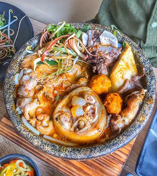 BÚN Bò FULL TOPPING đồng gá : 20k/ phần - BÚN BÒ THỐ ĐÁ : 69k/ phần. Đây là quán “BÚN BÒ CÔNG NGHIỆP” mà bạn nên thử. - ảnh 2 bún bò full topping dồng gá : 20k/ phần - bún bò thố dá : 69k/ phần. dây là quán “bún bò công nghieôp” mà baon nên thử. - anh 2