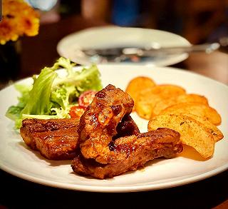 CÀ PHÊ XINH YÊU VÀ ĐỒ ĂN NGON NỮA - ảnh 1 ca phe xinh yeu va do an ngon nua - anh 1
