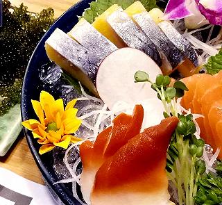 SASHIMI VÀ SUSHI TƯƠI NGON QUÁ TRỜI NÈ - ảnh 2 sashimi va sushi tuoi ngon qua troi ne - anh 2