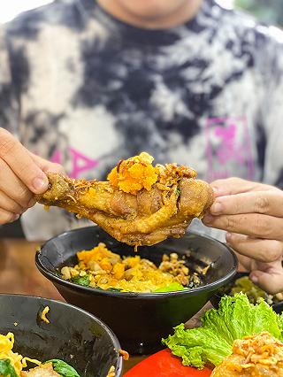 Thưởng thức Mì Gà Da Giòn nhai rồm rộp ngon nhức nhối tại A Sèn - ảnh 3 thuong thuc mi ga da gion nhai rom rop ngon nhuc nhoi tai a sen - anh 3