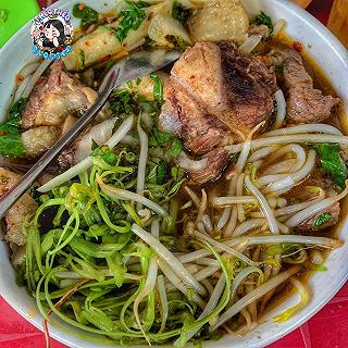 Bún bò Út Quyên nổi tiếng SG - ảnh 2 bun bo ut quyen noi tieng sg - anh 2
