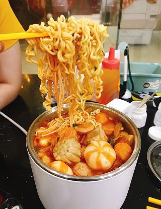 Lẩu xiên que Hangu - ảnh 1 lau xien que hangu - anh 1