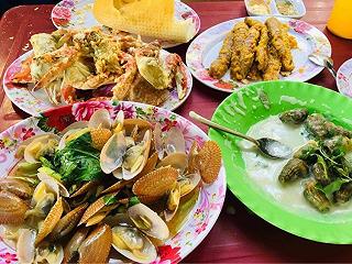 So sánh 2 quán ốc trưa nay - ảnh 1 so sanh 2 quan oc trua nay - anh 1