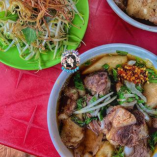 Bún bò Út Quyên nổi tiếng SG - ảnh 1 bun bo ut quyen noi tieng sg - anh 1