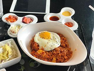 SÀI GÒN MƯA RỒI ĂN CHÚT GÀ PHÔ MAI ẤM NÓNG HÔNG? - ảnh 2 sai gon mua roi an chut ga pho mai am nong hong? - anh 2