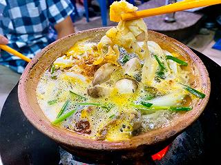 Các bạn đừng để thời tiết này đánh lừa rằng chúng ta cần một người yêu. Thứ chúng ta cần thật ra là một nồi lẩu - ảnh 1 cac ban dung de thoi tiet nay danh lua rang chung ta can mot nguoi yeu. thu chung ta can that ra la mot noi lau - anh 1