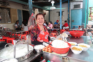 3 hàng “bún chửi” đình đám nhất Việt Nam: Lúc nào cũng đông nghẹt khách tìm đến vì tò mò, đồ ăn thuộc dạng ngon nức tiếng - ảnh 1 3 hang “bun chui” dinh dam nhat viet nam: luc nao cung dong nghet khach tim den vi to mo, do an thuoc dang ngon nuc tieng - anh 1