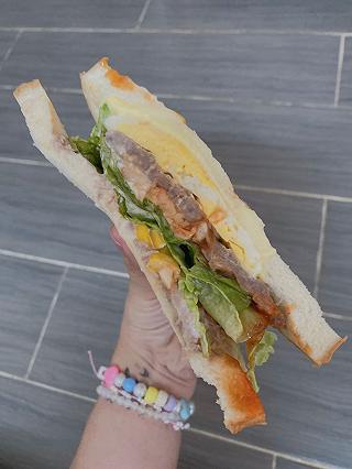 Sandwich - Burger Chía Núi bao no ứ hự đây mấy bà ơi! - ảnh 2 sandwich - burger chia nui bao no u hu day may ba oi! - anh 2
