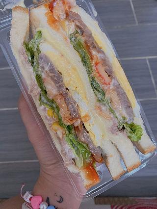 Sandwich - Burger Chía Núi bao no ứ hự đây mấy bà ơi! - ảnh 1 sandwich - burger chia nui bao no u hu day may ba oi! - anh 1