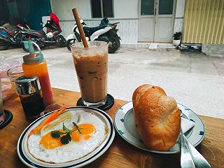 À - CÀ PHÊ BÁNH MÌ - ảnh 2 a - ca phe banh mi - anh 2