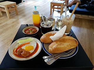 À - CÀ PHÊ BÁNH MÌ - ảnh 1 a - ca phe banh mi - anh 1