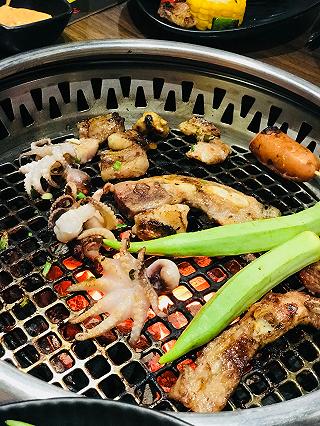 Nhà hàng lẩu buffet đa dạng đồ ăn nên thử - ảnh 2 nha hang lau buffet da dang do an nen thu - anh 2
