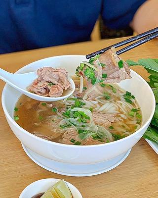 PHỞ TRỘN VỚI BÒ VIÊN GÂN VÀ BẮP BÒ HOA CỰC ĐỈNH - ảnh 2 pho tron voi bo vien gan va bap bo hoa cuc dinh - anh 2
