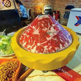 Thưởng thức Núi Lửa Thịt Bò nghi ngút khói ở Hotpot Story Takashimaya Q1 😱 - ảnh 2 thuong thuc nui lua thit bo nghi ngut khoi o hotpot story takashimaya q1 😱 - anh 2