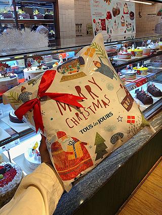 Đại náo bánh mùa Noel tại Tous les Jours - ảnh 6 daoi náo bánh mùa noel taoi tous les jours - anh 6