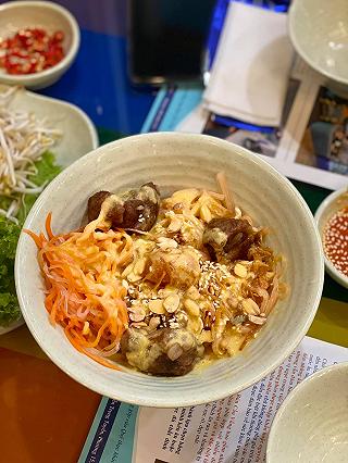 BÚN CẦU VỒNG LẠ QUÁ LUÔN NÈ :)) - ảnh 2 bun cau vong la qua luon ne :)) - anh 2