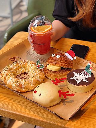 Đại náo bánh mùa Noel tại Tous les Jours - ảnh 2 daoi náo bánh mùa noel taoi tous les jours - anh 2