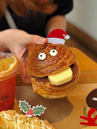 Đại náo bánh mùa Noel tại Tous les Jours - ảnh 3 daoi náo bánh mùa noel taoi tous les jours - anh 3