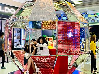 Không cần đi đâu xa, vô Vạn Hạnh Mall là thấy Noel ùa về 🎅🏻🎅🏻 - ảnh 5 khong can di dau xa, vo van hanh mall la thay noel ua ve 🎅🏻🎅🏻 - anh 5