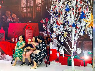 Không cần đi đâu xa, vô Vạn Hạnh Mall là thấy Noel ùa về 🎅🏻🎅🏻 - ảnh 6 khong can di dau xa, vo van hanh mall la thay noel ua ve 🎅🏻🎅🏻 - anh 6
