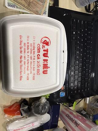 Ăn trưa cùng cô nhân viên văn phòng - ảnh 2 an trua cung co nhan vien van phong - anh 2