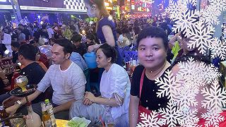 Merry Christmas Tại Phố Tây Bùi Viện - ảnh 2 merry christmas tai pho tay bui vien - anh 2