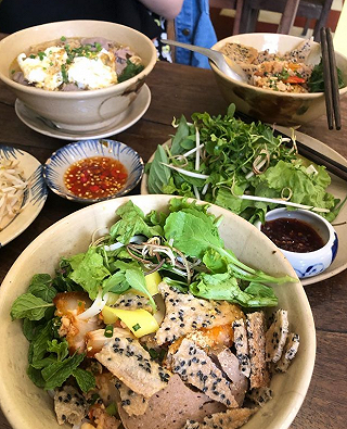 TIỆM CƠM HỘI AN GIỮA LÒNG SÀI GÒN - ảnh 2 tiem com hoi an giua long sai gon - anh 2