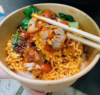 Mì Trộn Xá Xíu Sate Kèm Canh Trứng Lòng Đào - ảnh 1 mi tron xa xiu sate kem canh trung long dao - anh 1