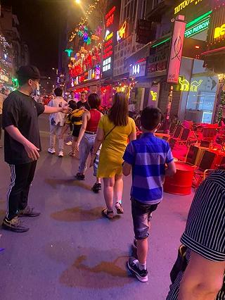 ĐI BÙI VIỆN VỚI BẠN LÀ XƯA RỒI - ảnh 1 di bui vien voi ban la xua roi - anh 1