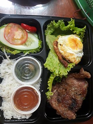 Một nét ngắn về cơm sườn mua ở Aeon Mall Tân Phú - ảnh 1 mot net ngan ve com suon mua o aeon mall tan phu - anh 1