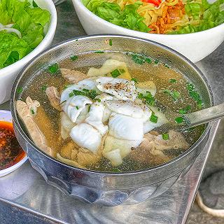 Ngon đúng điệu HỦ TIẾU MÌ CÁ chuẩn tông người Hoa, đông nghịt khách hơn 50 năm ở Sài Gòn - ảnh 2 ngon dung dieu hu tieu mi ca chuan tong nguoi hoa, dong nghit khach hon 50 nam o sai gon - anh 2