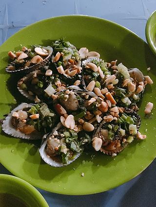 Quán ốc núp trong hẻm Quận 3 - Ốc Ba Hùng - ảnh 1 quan oc nup trong hem quan 3 - oc ba hung - anh 1