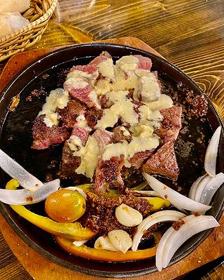 Góc “Bò đốt rượu” ngon xịn mịn giá rẻ hết hồn đây mấy bà ơi!! 🍷🍷🍷 - ảnh 2 goc “bo dot ruou” ngon xin min gia re het hon day may ba oi!! 🍷🍷🍷 - anh 2