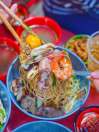 Chất lừ tô HỦ TIẾU GÕ TÁ LẢ tôm mực thịt đủ loại xịn xò hơn 20 năm lẫy lừng Quận 1 Sài Thành - ảnh 5 chat lu to hu tieu go ta la tom muc thit du loai xin xo hon 20 nam lay lung quan 1 sai thanh - anh 5