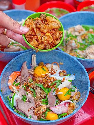Chất lừ tô HỦ TIẾU GÕ TÁ LẢ tôm mực thịt đủ loại xịn xò hơn 20 năm lẫy lừng Quận 1 Sài Thành - ảnh 1 chat lu to hu tieu go ta la tom muc thit du loai xin xo hon 20 nam lay lung quan 1 sai thanh - anh 1