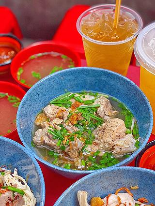 Chất lừ tô HỦ TIẾU GÕ TÁ LẢ tôm mực thịt đủ loại xịn xò hơn 20 năm lẫy lừng Quận 1 Sài Thành - ảnh 4 chat lu to hu tieu go ta la tom muc thit du loai xin xo hon 20 nam lay lung quan 1 sai thanh - anh 4