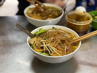 Đây là lần đầu tiên mình đặt chân tới đây , Hà Nôi thật sự rất đẹp trong mắt bọn mình luôn 🤗 - ảnh 1 day la lan dau tien minh dat chan toi day , ha noi that su rat dep trong mat bon minh luon 🤗 - anh 1